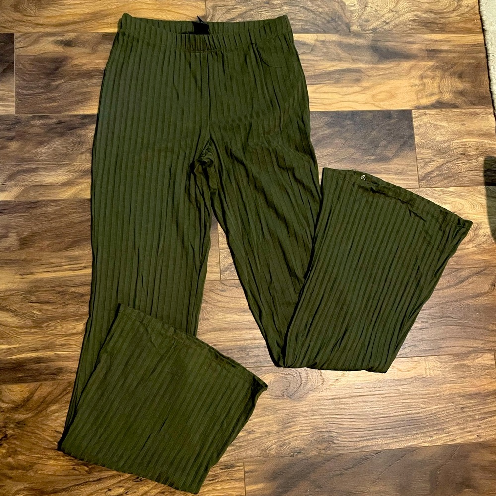 Forever 21 army green knit pants